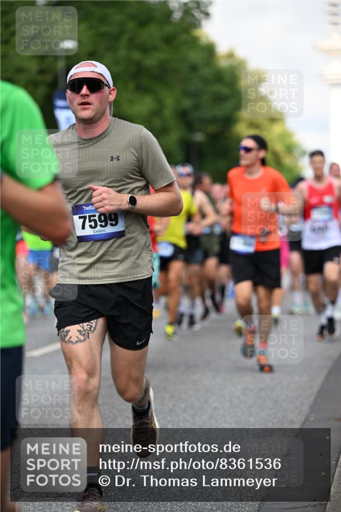 29.06.2025 - hella hamburg halbmarathon Dr. Thomas Lammeyer http://msf.ph/oto/8361536 29.06.2025 09:56:38 Kennedybrücke 1012, 1070, 1163, 1176, 1391, 1468, 1613, 1735, 1782, 2048, 2189, 2213, 2590, 2788, 2970, 3021, 3098, 3124, 3304, 3907, 3917, 3928, 4277, 4497, 4691, 4933, 4981, 4997, 5476, 5623, 5624, 5682, 6152, 6712, 6716, 7005, 7093, 7147, 7204, 7325, 7599, 7765, 7843, 8063, 8145, 8664, 8694, 8704, 8722, 8819, 9081, 9213, 9232, 9374, 9534, 9538, 9540, 9585, 10000, 10208, 10246, 10313, 10750, 10796, 10969, 11094, 11153, 11291, 11346 meine-sportfotos.de
