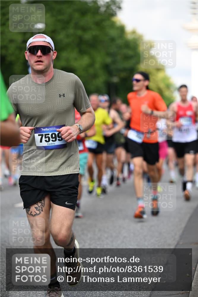 29.06.2025 - hella hamburg halbmarathon Dr. Thomas Lammeyer http://msf.ph/oto/8361539 29.06.2025 09:56:38 Kennedybrücke 1012, 1070, 1163, 1176, 1391, 1468, 1613, 1735, 1782, 2048, 2189, 2213, 2590, 2788, 2970, 3021, 3098, 3124, 3304, 3907, 3917, 3928, 4277, 4497, 4691, 4933, 4981, 4997, 5476, 5623, 5624, 5682, 6152, 6712, 6716, 7005, 7093, 7147, 7204, 7325, 7599, 7765, 7843, 8063, 8145, 8664, 8694, 8704, 8722, 8819, 9081, 9213, 9232, 9374, 9534, 9538, 9540, 9585, 10000, 10208, 10246, 10313, 10750, 10796, 10969, 11094, 11153, 11291, 11346 meine-sportfotos.de
