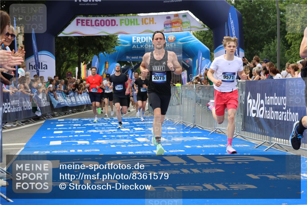 29.06.2025 - hella hamburg halbmarathon Strokosch-Dieckow http://msf.ph/oto/8361579 29.06.2025 10:29:21 Ziel 2075, 8975, 9571, 10156, 12234, 12287, 12337, 13838, 14164, 14395, 15880, 16118, 17197, 18737, 19203 meine-sportfotos.de