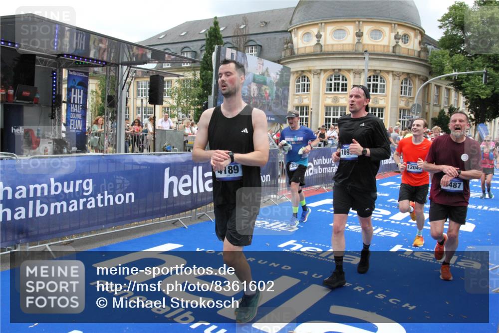 29.06.2025 - hella hamburg halbmarathon Michael Strokosch http://msf.ph/oto/8361602 29.06.2025 10:55:27 Ziel 1130, 2252, 2771, 4189, 4951, 5287, 5643, 6938, 8487, 11184, 12526, 13234, 13236, 13470, 16213, 16985, 17603, 17940, 18290, 18380, 18531 meine-sportfotos.de