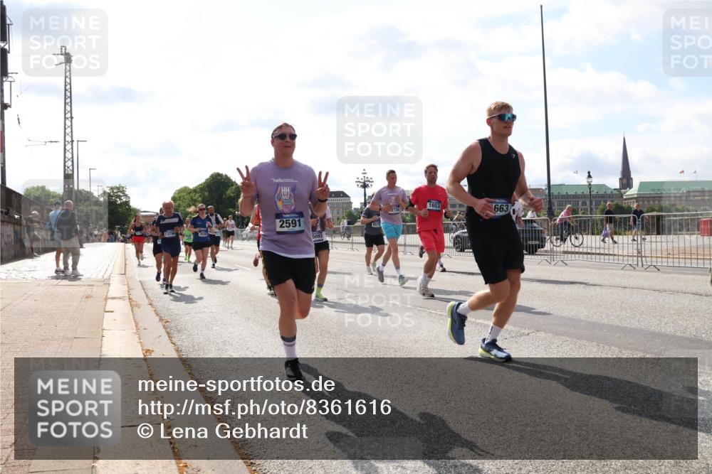 29.06.2025 - hella hamburg halbmarathon Lena Gebhardt http://msf.ph/oto/8361616 29.06.2025 10:01:43 Lombardsbrücke 13796, 2591, 5093, 2734, 1653, 663, 1184, 1329, 1364, 1387, 1464, 1653, 1722, 1724, 1729, 1881, 1940, 2006, 2091, 2167, 2591, 2806, 2957, 3039, 3199, 3425, 3663, 4249, 4286, 4319, 4322, 4328, 4370, 4649, 4663, 5547, 5570, 5602, 5603, 5675, 5742, 6087, 6281, 0000, 6302, 6327, 6438, 6591, 6595, 6921, 6924, 7189, 7287, 7846, 8030, 8191, 8392, 8578, 8691, 8822, 8926, 9230, 10177, 10281, 10301, 10383, 10576, 10882, 10915, 11043, 11465, 14471 meine-sportfotos.de