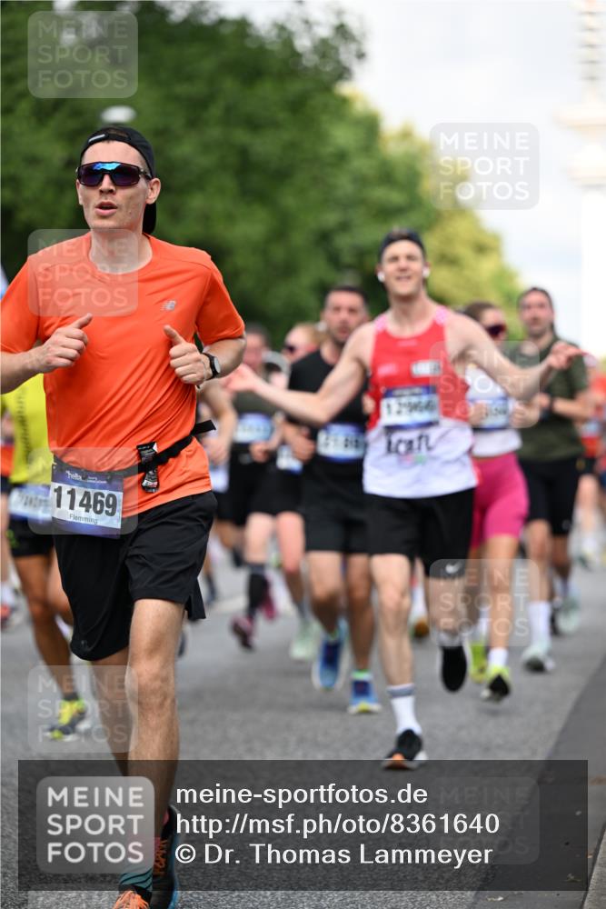 29.06.2025 - hella hamburg halbmarathon Dr. Thomas Lammeyer http://msf.ph/oto/8361640 29.06.2025 09:56:40 Kennedybrücke 1012, 1070, 1163, 1176, 1391, 1468, 1613, 1735, 1782, 2048, 2189, 2213, 2590, 2788, 2970, 3021, 3098, 3304, 3907, 3917, 3928, 4277, 4497, 4933, 4981, 4997, 5476, 5623, 5624, 5682, 6152, 6712, 6716, 7005, 7093, 7147, 7204, 7322, 7325, 7599, 7765, 7843, 8063, 8145, 8664, 8694, 8704, 8722, 8819, 9081, 9213, 9232, 9374, 9534, 9538, 9540, 9585, 10000, 10208, 10246, 10313, 10750, 10969, 11094, 11153, 11291, 11346 meine-sportfotos.de