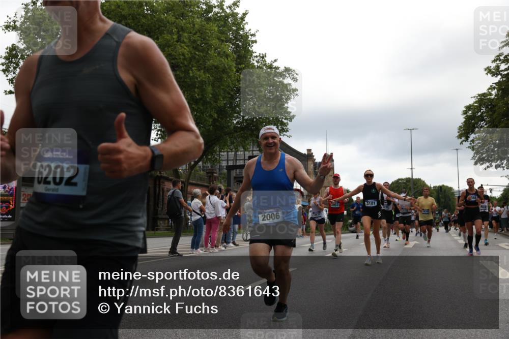 29.06.2025 - hella hamburg halbmarathon Yannick Fuchs http://msf.ph/oto/8361643 29.06.2025 10:53:14 20KM 1285, 2006, 2348, 2584, 2677, 2957, 2978, 3114, 3181, 3279, 3425, 3983, 4088, 4592, 5347, 5633, 5885, 6087, 6202, 6220, 6438, 6997, 7031, 7223, 7287, 7476, 8290, 9655, 10036, 10587, 10759, 10896, 10943, 11935, 11938, 12206, 12261, 12564, 12633, 12736, 12862, 13583, 13761, 14375, 14567, 14732, 14902, 14965, 15232, 15240, 15284, 15824, 16160, 16341, 16563, 16910, 16980, 17017, 17346, 17503, 17630, 18153, 18266, 18327, 18467, 18716, 19015, 19160 meine-sportfotos.de