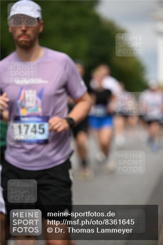 29.06.2025 - hella hamburg halbmarathon Dr. Thomas Lammeyer http://msf.ph/oto/8361645 29.06.2025 10:19:03 Kennedybrücke 1296, 1379, 1524, 1575, 1745, 2046, 2281, 2690, 3507, 3509, 3513, 3650, 4492, 4494, 4495, 4641, 5271, 5608, 5800, 5981, 5986, 6248, 6317, 6710, 7195, 7439, 7881, 8237, 8239, 8256, 8275, 8522, 8609, 8854, 8892, 9423, 9709, 9911, 9975, 9997, 10589, 10717, 10858, 11271 meine-sportfotos.de