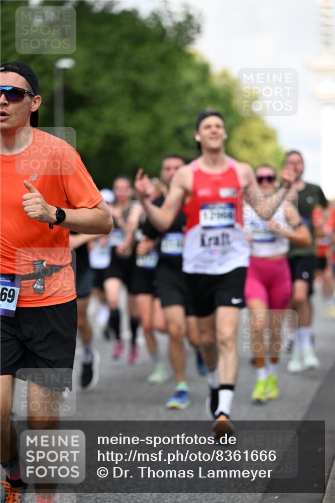 29.06.2025 - hella hamburg halbmarathon Dr. Thomas Lammeyer http://msf.ph/oto/8361666 29.06.2025 09:56:40 Kennedybrücke 1012, 1070, 1163, 1176, 1391, 1468, 1613, 1735, 1782, 2048, 2189, 2213, 2590, 2788, 2970, 3021, 3098, 3304, 3907, 3917, 3928, 4277, 4497, 4933, 4981, 4997, 5476, 5623, 5624, 5682, 6152, 6712, 6716, 7005, 7093, 7147, 7204, 7322, 7325, 7599, 7765, 7843, 8063, 8145, 8664, 8694, 8704, 8722, 8819, 9081, 9213, 9232, 9374, 9534, 9538, 9540, 9585, 10000, 10208, 10246, 10313, 10750, 10969, 11094, 11153, 11291, 11346 meine-sportfotos.de