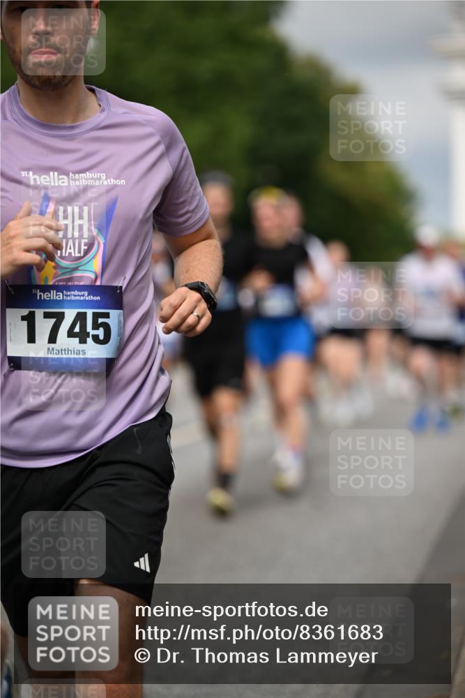 29.06.2025 - hella hamburg halbmarathon Dr. Thomas Lammeyer http://msf.ph/oto/8361683 29.06.2025 10:19:03 Kennedybrücke 1296, 1379, 1524, 1575, 1745, 2046, 2281, 2690, 3507, 3509, 3513, 3650, 4492, 4494, 4495, 4641, 5271, 5608, 5800, 5981, 5986, 6248, 6317, 6710, 7195, 7439, 7881, 8237, 8239, 8256, 8275, 8522, 8609, 8854, 8892, 9423, 9709, 9911, 9975, 9997, 10589, 10717, 10858, 11271 meine-sportfotos.de