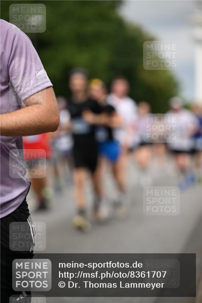29.06.2025 - hella hamburg halbmarathon Dr. Thomas Lammeyer http://msf.ph/oto/8361707 29.06.2025 10:19:04 Kennedybrücke 1296, 1379, 1524, 1575, 1745, 2281, 2690, 3507, 3509, 3513, 3650, 4492, 4494, 4495, 4641, 5271, 5608, 5800, 5981, 5986, 6248, 6317, 6710, 7195, 7439, 7881, 8237, 8239, 8256, 8275, 8522, 8609, 8854, 8892, 9423, 9709, 9911, 9975, 9997, 10589, 10717, 10858, 11271 meine-sportfotos.de