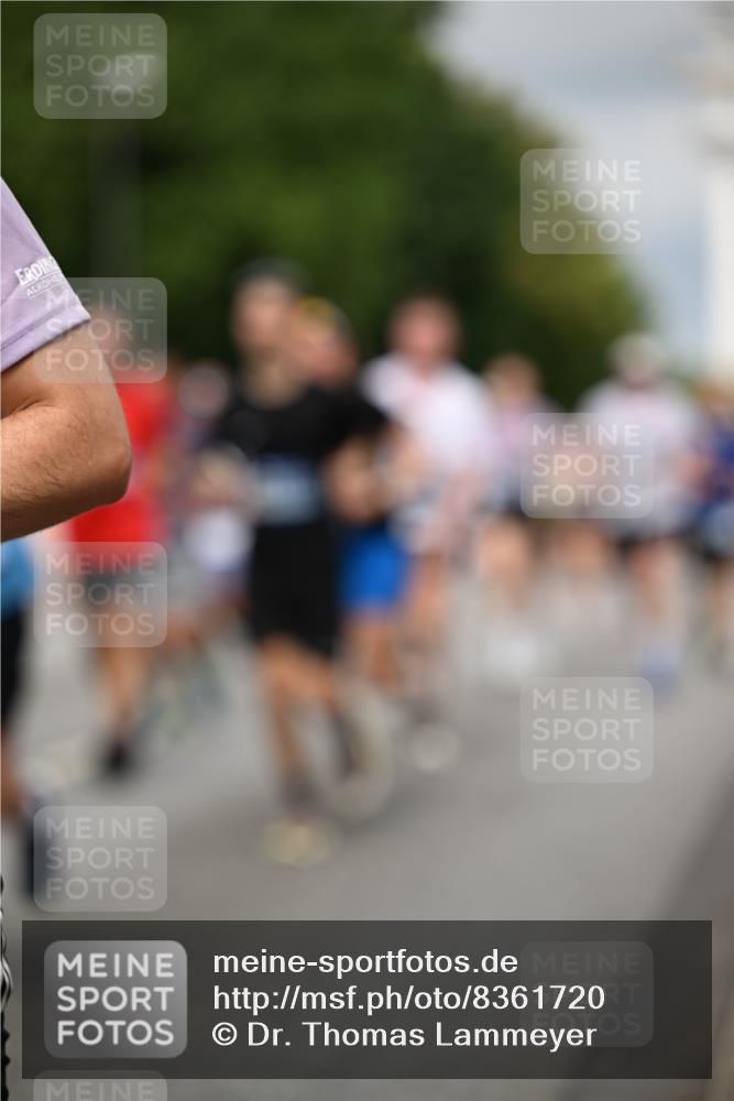 29.06.2025 - hella hamburg halbmarathon Dr. Thomas Lammeyer http://msf.ph/oto/8361720 29.06.2025 10:19:04 Kennedybrücke 1296, 1379, 1524, 1575, 1745, 2281, 2690, 3507, 3509, 3513, 3650, 4492, 4494, 4495, 4641, 5271, 5608, 5800, 5981, 5986, 6248, 6317, 6710, 7195, 7439, 7881, 8237, 8239, 8256, 8275, 8522, 8609, 8854, 8892, 9423, 9709, 9911, 9975, 9997, 10589, 10717, 10858, 11271 meine-sportfotos.de