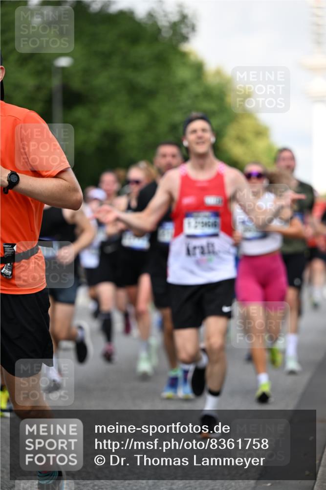 29.06.2025 - hella hamburg halbmarathon Dr. Thomas Lammeyer http://msf.ph/oto/8361758 29.06.2025 09:56:41 Kennedybrücke 1012, 1070, 1163, 1176, 1391, 1468, 1558, 1613, 1735, 1782, 2048, 2189, 2213, 2590, 2788, 2970, 3021, 3098, 3304, 3907, 3917, 3928, 4277, 4497, 4933, 4981, 4997, 5476, 5623, 5624, 5682, 6152, 6712, 6716, 7005, 7093, 7147, 7204, 7322, 7325, 7450, 7599, 7765, 7843, 8063, 8145, 8664, 8694, 8704, 8722, 8819, 9081, 9213, 9232, 9374, 9534, 9538, 9540, 9585, 10000, 10208, 10246, 10313, 10750, 10969, 11094, 11153, 11291, 11346 meine-sportfotos.de