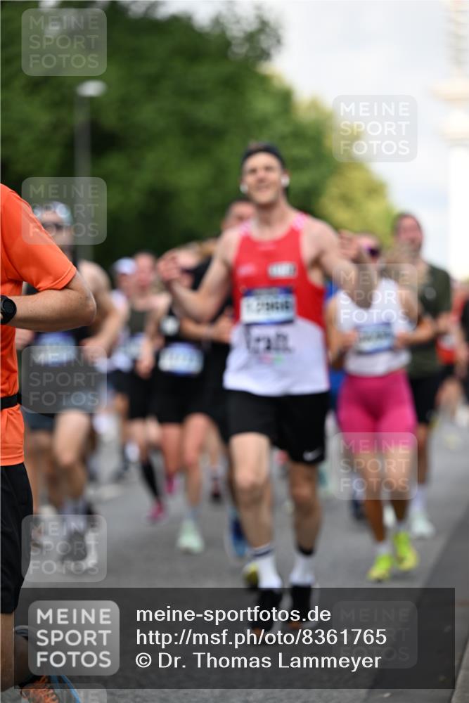 29.06.2025 - hella hamburg halbmarathon Dr. Thomas Lammeyer http://msf.ph/oto/8361765 29.06.2025 09:56:41 Kennedybrücke 1012, 1070, 1163, 1176, 1391, 1468, 1558, 1613, 1735, 1782, 2048, 2189, 2213, 2590, 2788, 2970, 3021, 3098, 3304, 3907, 3917, 3928, 4277, 4497, 4933, 4981, 4997, 5476, 5623, 5624, 5682, 6152, 6712, 6716, 7005, 7093, 7147, 7204, 7322, 7325, 7450, 7599, 7765, 7843, 8063, 8145, 8664, 8694, 8704, 8722, 8819, 9081, 9213, 9232, 9374, 9534, 9538, 9540, 9585, 10000, 10208, 10246, 10313, 10750, 10969, 11094, 11153, 11291, 11346 meine-sportfotos.de