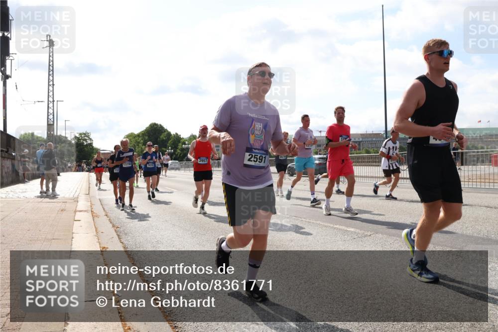 29.06.2025 - hella hamburg halbmarathon Lena Gebhardt http://msf.ph/oto/8361771 29.06.2025 10:01:43 Lombardsbrücke 13796, 3039, 2957, 132, 2591, 8578, 1273, 1184, 1329, 1364, 1387, 1464, 1653, 1722, 1724, 1729, 1881, 1940, 2006, 2091, 2167, 2591, 2806, 2957, 3039, 3199, 3425, 3663, 4249, 4286, 4319, 4322, 4328, 4370, 4649, 4663, 5547, 5570, 5602, 5603, 5675, 5742, 6087, 6281, 0000, 6302, 6327, 6438, 6591, 6595, 6921, 6924, 7189, 7287, 7846, 8030, 8191, 8392, 8578, 8691, 8822, 8926, 9230, 10177, 10281, 10301, 10383, 10576, 10882, 10915, 11043, 11465, 14471 meine-sportfotos.de
