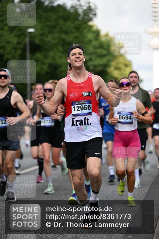 29.06.2025 - hella hamburg halbmarathon Dr. Thomas Lammeyer http://msf.ph/oto/8361773 29.06.2025 09:56:41 Kennedybrücke 1012, 1070, 1163, 1176, 1391, 1468, 1558, 1613, 1735, 1782, 2048, 2189, 2213, 2590, 2788, 2970, 3021, 3098, 3304, 3907, 3917, 3928, 4277, 4497, 4933, 4981, 4997, 5476, 5623, 5624, 5682, 6152, 6712, 6716, 7005, 7093, 7147, 7204, 7322, 7325, 7450, 7599, 7765, 7843, 8063, 8145, 8664, 8694, 8704, 8722, 8819, 9081, 9213, 9232, 9374, 9534, 9538, 9540, 9585, 10000, 10208, 10246, 10313, 10750, 10969, 11094, 11153, 11291, 11346 meine-sportfotos.de