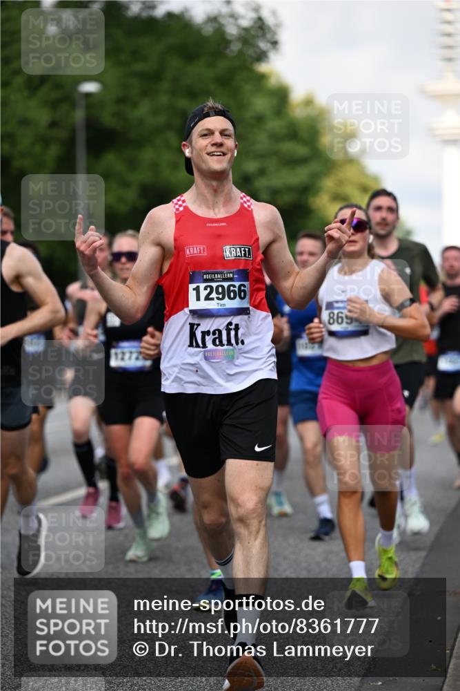 29.06.2025 - hella hamburg halbmarathon Dr. Thomas Lammeyer http://msf.ph/oto/8361777 29.06.2025 09:56:41 Kennedybrücke 1012, 1070, 1163, 1176, 1391, 1468, 1558, 1613, 1735, 1782, 2048, 2189, 2213, 2590, 2788, 2970, 3021, 3098, 3304, 3907, 3917, 3928, 4277, 4497, 4933, 4981, 4997, 5476, 5623, 5624, 5682, 6152, 6712, 6716, 7005, 7093, 7147, 7204, 7322, 7325, 7450, 7599, 7765, 7843, 8063, 8145, 8664, 8694, 8704, 8722, 8819, 9081, 9213, 9232, 9374, 9534, 9538, 9540, 9585, 10000, 10208, 10246, 10313, 10750, 10969, 11094, 11153, 11291, 11346 meine-sportfotos.de