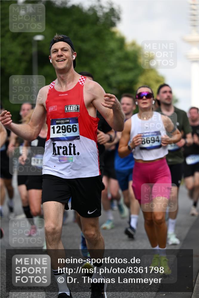 29.06.2025 - hella hamburg halbmarathon Dr. Thomas Lammeyer http://msf.ph/oto/8361798 29.06.2025 09:56:41 Kennedybrücke 1012, 1070, 1163, 1176, 1391, 1468, 1558, 1613, 1735, 1782, 2048, 2189, 2213, 2590, 2788, 2970, 3021, 3098, 3304, 3907, 3917, 3928, 4277, 4497, 4933, 4981, 4997, 5476, 5623, 5624, 5682, 6152, 6712, 6716, 7005, 7093, 7147, 7204, 7322, 7325, 7450, 7599, 7765, 7843, 8063, 8145, 8664, 8694, 8704, 8722, 8819, 9081, 9213, 9232, 9374, 9534, 9538, 9540, 9585, 10000, 10208, 10246, 10313, 10750, 10969, 11094, 11153, 11291, 11346 meine-sportfotos.de