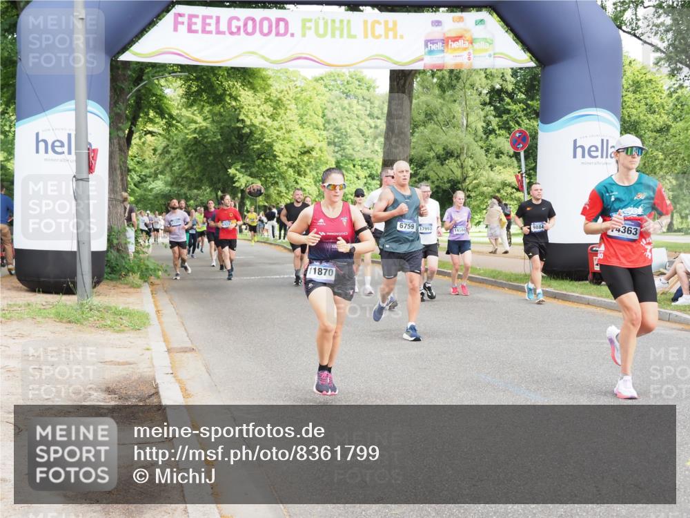 29.06.2025 - hella hamburg halbmarathon MichiJ http://msf.ph/oto/8361799 29.06.2025 10:43:01 Zwischen KM18-KM19 2034, 4249, 5721, 5744, 6759, 9884, 11039, 11870, 12440, 13394, 14363, 14588, 17660, 17993 meine-sportfotos.de