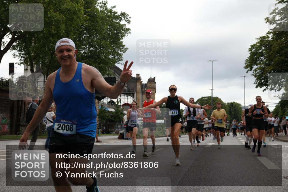 29.06.2025 - hella hamburg halbmarathon Yannick Fuchs http://msf.ph/oto/8361806 29.06.2025 10:53:14 20KM 1285, 2006, 2348, 2584, 2677, 2957, 2978, 3114, 3181, 3279, 3425, 3983, 4088, 4592, 5347, 5633, 5885, 6087, 6202, 6220, 6438, 6997, 7031, 7223, 7287, 7476, 8290, 9655, 10036, 10587, 10759, 10896, 10943, 11935, 11938, 12206, 12261, 12564, 12633, 12736, 12862, 13583, 13761, 14375, 14567, 14732, 14902, 14965, 15232, 15240, 15284, 15824, 16160, 16341, 16563, 16910, 16980, 17017, 17346, 17503, 17630, 18153, 18266, 18327, 18467, 18716, 19015, 19160 meine-sportfotos.de