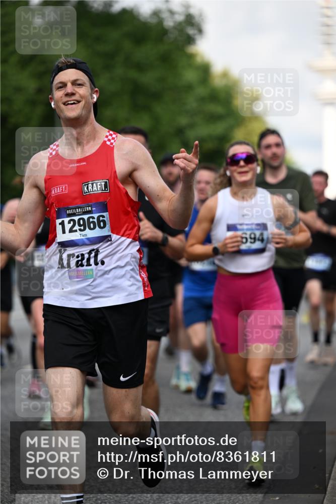 29.06.2025 - hella hamburg halbmarathon Dr. Thomas Lammeyer http://msf.ph/oto/8361811 29.06.2025 09:56:41 Kennedybrücke 1012, 1070, 1163, 1176, 1391, 1468, 1558, 1613, 1735, 1782, 2048, 2189, 2213, 2590, 2788, 2970, 3021, 3098, 3304, 3907, 3917, 3928, 4277, 4497, 4933, 4981, 4997, 5476, 5623, 5624, 5682, 6152, 6712, 6716, 7005, 7093, 7147, 7204, 7322, 7325, 7450, 7599, 7765, 7843, 8063, 8145, 8664, 8694, 8704, 8722, 8819, 9081, 9213, 9232, 9374, 9534, 9538, 9540, 9585, 10000, 10208, 10246, 10313, 10750, 10969, 11094, 11153, 11291, 11346 meine-sportfotos.de