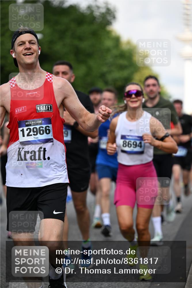 29.06.2025 - hella hamburg halbmarathon Dr. Thomas Lammeyer http://msf.ph/oto/8361817 29.06.2025 09:56:42 Kennedybrücke 1012, 1070, 1163, 1176, 1391, 1468, 1558, 1613, 1735, 1782, 2048, 2189, 2213, 2590, 2788, 2970, 3021, 3098, 3304, 3907, 3917, 3928, 4277, 4933, 4981, 4997, 5476, 5623, 5624, 5682, 6152, 6712, 6716, 7005, 7093, 7147, 7204, 7322, 7325, 7450, 7599, 7765, 7843, 8063, 8145, 8664, 8694, 8704, 8722, 8819, 9081, 9213, 9232, 9374, 9534, 9538, 9540, 9585, 10000, 10208, 10246, 10313, 10750, 10969, 11094, 11153, 11291, 11346 meine-sportfotos.de