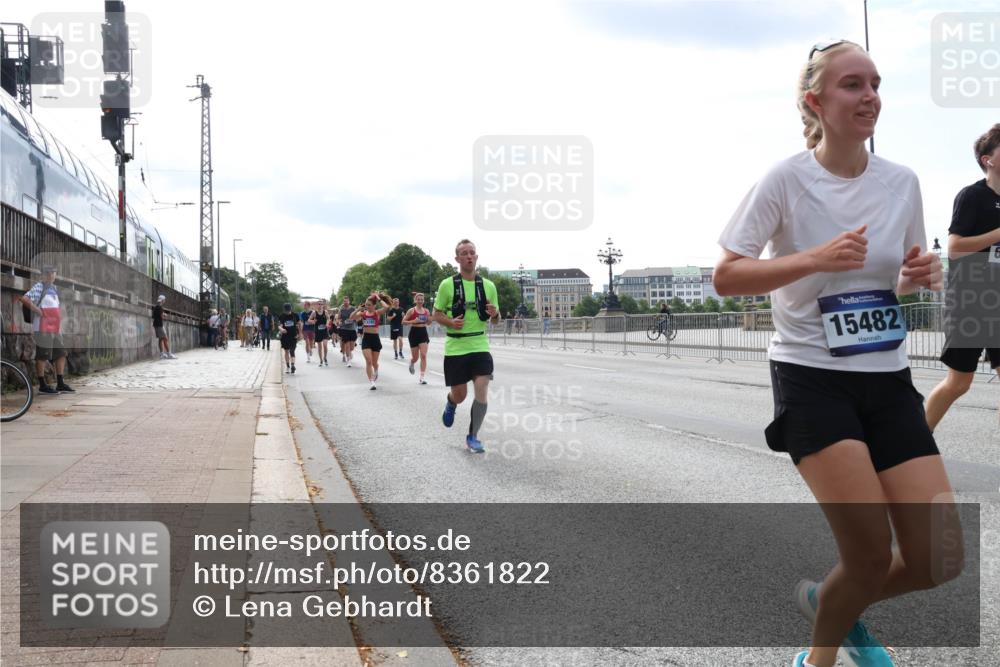 29.06.2025 - hella hamburg halbmarathon Lena Gebhardt http://msf.ph/oto/8361822 29.06.2025 10:14:13 Lombardsbrücke 15482, 6, 1131, 1194, 1406, 1480, 1890, 2494, 3756, 3939, 4001, 4032, 4962, 5670, 5719, 6028, 6083, 6089, 6287, 6366, 6710, 7209, 7442, 7462, 7802, 7840, 7991, 8001, 8057, 8409, 8673, 8892, 9845, 9886, 10224, 10442, 10443, 11441, 11987, 12467, 12938, 13237, 13285, 13788, 14488, 15085, 15482, 15721, 15722, 15840, 16126, 17439, 17985, 18041, 18236, 18239 meine-sportfotos.de