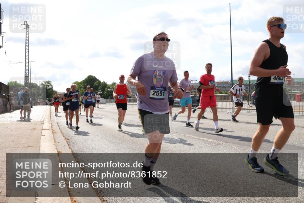 29.06.2025 - hella hamburg halbmarathon Lena Gebhardt http://msf.ph/oto/8361852 29.06.2025 10:01:43 Lombardsbrücke 2591, 1273, 2957, 8578, 13796, 3039, 132, 1653, 4663, 1184, 1329, 1364, 1387, 1464, 1653, 1722, 1724, 1729, 1881, 1940, 2006, 2091, 2167, 2591, 2806, 2957, 3039, 3199, 3425, 3663, 4249, 4286, 4319, 4322, 4328, 4370, 4649, 4663, 5547, 5570, 5602, 5603, 5675, 5742, 6087, 6281, 0000, 6302, 6327, 6438, 6591, 6595, 6921, 6924, 7189, 7287, 7846, 8030, 8191, 8392, 8578, 8691, 8822, 8926, 9230, 10177, 10281, 10301, 10383, 10576, 10882, 10915, 11043, 11465, 14471 meine-sportfotos.de