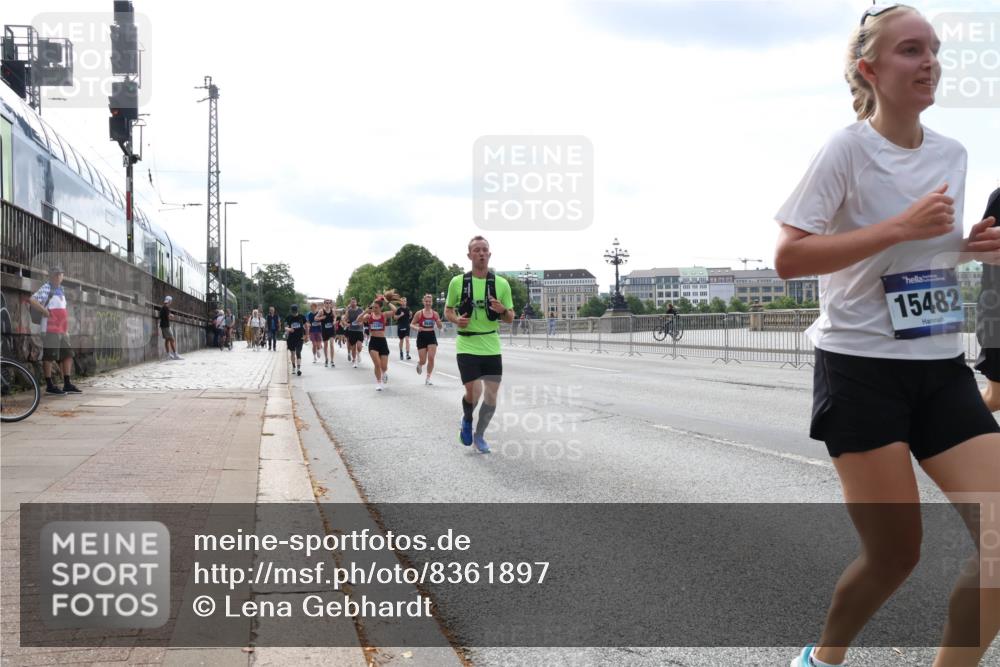 29.06.2025 - hella hamburg halbmarathon Lena Gebhardt http://msf.ph/oto/8361897 29.06.2025 10:14:13 Lombardsbrücke 13285, 15482, 1131, 1194, 1406, 1480, 1890, 2494, 3756, 3939, 4001, 4032, 4962, 5670, 5719, 6028, 6083, 6089, 6287, 6366, 6710, 7209, 7442, 7462, 7802, 7840, 7991, 8001, 8057, 8409, 8673, 8892, 9845, 9886, 10224, 10442, 10443, 11441, 11987, 12467, 12938, 13237, 13285, 13788, 14488, 15085, 15482, 15721, 15722, 15840, 16126, 17439, 17985, 18041, 18236, 18239 meine-sportfotos.de