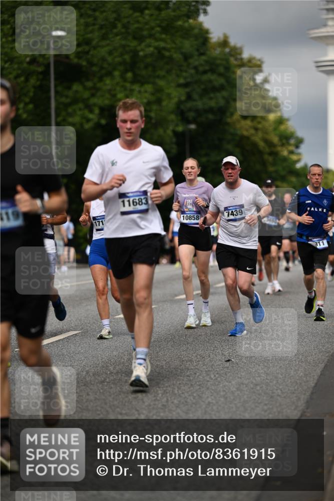 29.06.2025 - hella hamburg halbmarathon Dr. Thomas Lammeyer http://msf.ph/oto/8361915 29.06.2025 10:19:05 Kennedybrücke 1296, 1379, 1524, 1575, 1745, 2281, 2690, 3507, 3509, 3513, 3650, 4492, 4494, 4495, 4641, 5271, 5608, 5739, 5800, 5981, 5986, 6248, 6317, 6710, 7195, 7439, 7809, 7810, 7881, 8237, 8239, 8256, 8275, 8522, 8609, 8854, 8892, 9423, 9709, 9911, 9975, 9997, 10589, 10717, 10858, 11271 meine-sportfotos.de