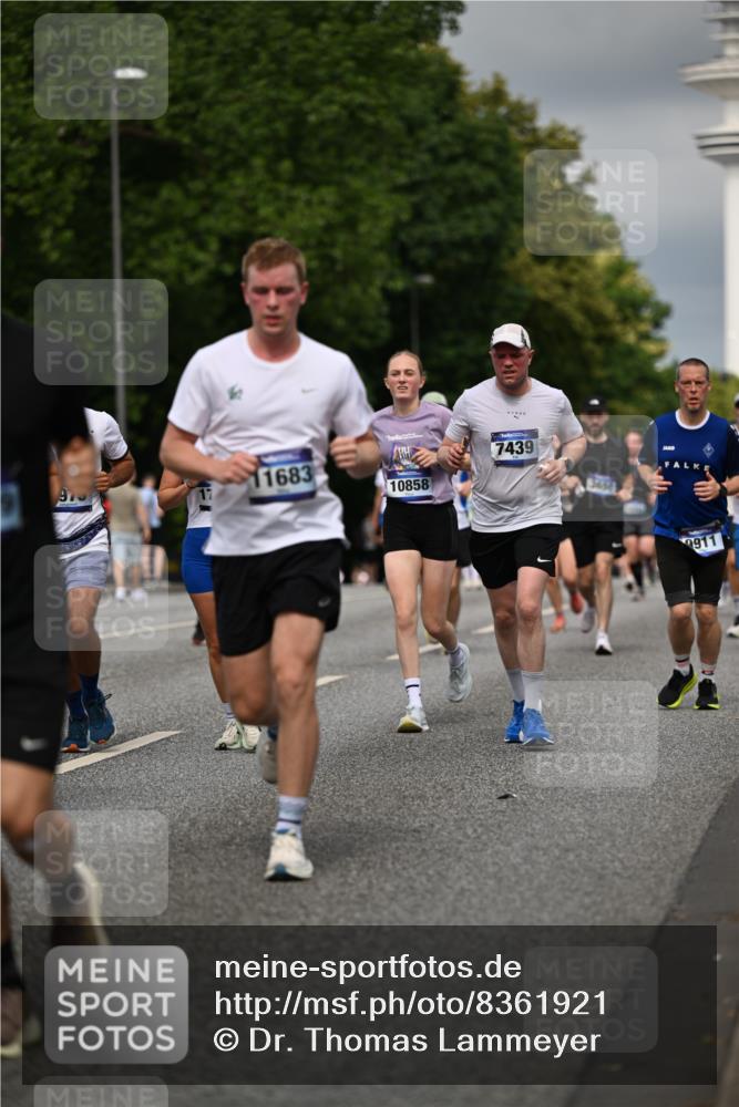 29.06.2025 - hella hamburg halbmarathon Dr. Thomas Lammeyer http://msf.ph/oto/8361921 29.06.2025 10:19:05 Kennedybrücke 1296, 1379, 1524, 1575, 1745, 2281, 2690, 3507, 3509, 3513, 3650, 4492, 4494, 4495, 4641, 5271, 5608, 5739, 5800, 5981, 5986, 6248, 6317, 6710, 7195, 7439, 7809, 7810, 7881, 8237, 8239, 8256, 8275, 8522, 8609, 8854, 8892, 9423, 9709, 9911, 9975, 9997, 10589, 10717, 10858, 11271 meine-sportfotos.de
