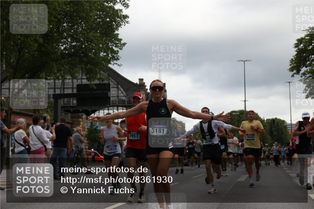 29.06.2025 - hella hamburg halbmarathon Yannick Fuchs http://msf.ph/oto/8361930 29.06.2025 10:53:15 20KM 1285, 2006, 2348, 2584, 2677, 2957, 2978, 3114, 3181, 3279, 3425, 3983, 4088, 4592, 5347, 5633, 5885, 6087, 6202, 6220, 6438, 6997, 7031, 7223, 7287, 7476, 8290, 9655, 10036, 10587, 10759, 10896, 10943, 11935, 11938, 12206, 12261, 12564, 12633, 12736, 12862, 13583, 13761, 14375, 14567, 14732, 14902, 14965, 15232, 15240, 15284, 15824, 16160, 16341, 16563, 16910, 16980, 17017, 17346, 17503, 17630, 18153, 18266, 18327, 18467, 18716, 19015, 19160 meine-sportfotos.de
