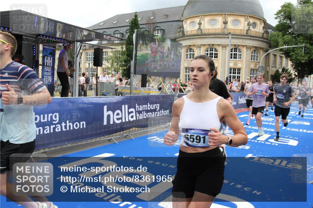 29.06.2025 - hella hamburg halbmarathon Michael Strokosch http://msf.ph/oto/8361965 29.06.2025 10:55:36 Ziel 2982, 3037, 5319, 6591, 8573, 11554, 11568, 12196, 12544, 12584, 13267, 14036, 14592, 16110, 16334, 16609, 17615 meine-sportfotos.de