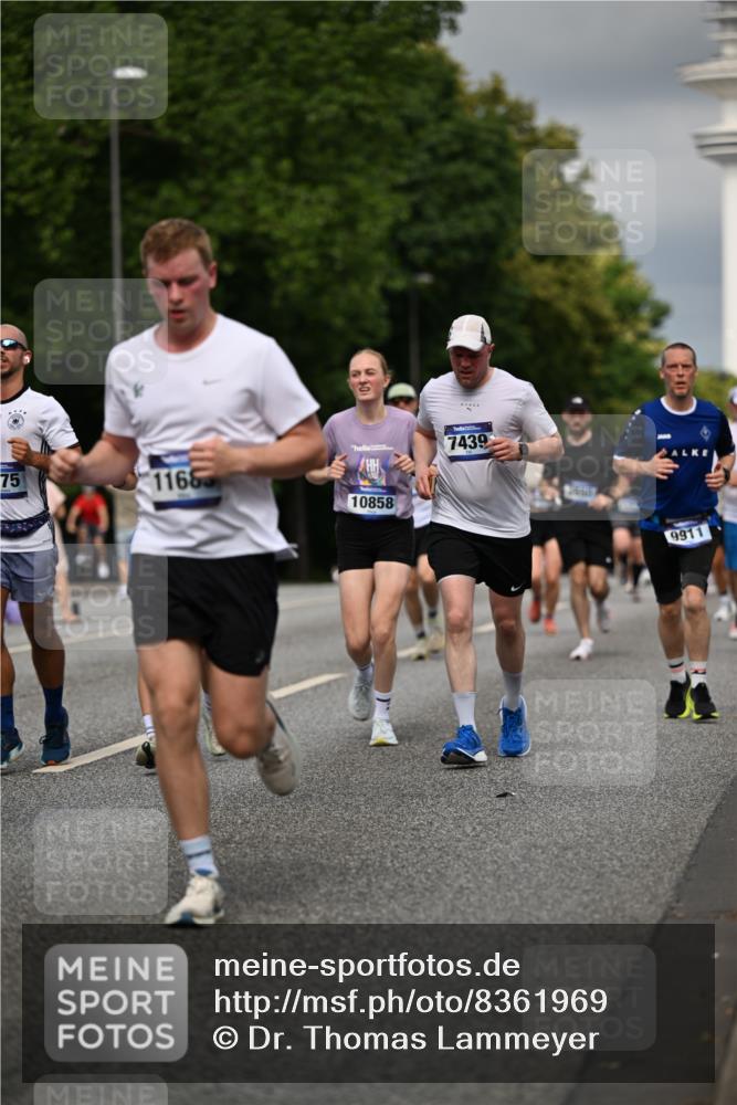 29.06.2025 - hella hamburg halbmarathon Dr. Thomas Lammeyer http://msf.ph/oto/8361969 29.06.2025 10:19:06 Kennedybrücke 1296, 1379, 1524, 1575, 1745, 2281, 2690, 3507, 3509, 3513, 3650, 4492, 4494, 4495, 4641, 5271, 5608, 5739, 5800, 5981, 5986, 6248, 6317, 6710, 7195, 7439, 7809, 7810, 7881, 8237, 8239, 8256, 8275, 8609, 8854, 8892, 9423, 9709, 9911, 9975, 9997, 10589, 10717, 10858, 11271 meine-sportfotos.de
