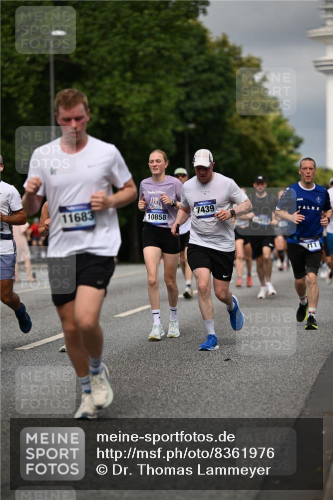 29.06.2025 - hella hamburg halbmarathon Dr. Thomas Lammeyer http://msf.ph/oto/8361976 29.06.2025 10:19:06 Kennedybrücke 1296, 1379, 1524, 1575, 1745, 2281, 2690, 3507, 3509, 3513, 3650, 4492, 4494, 4495, 4641, 5271, 5608, 5739, 5800, 5981, 5986, 6248, 6317, 6710, 7195, 7439, 7809, 7810, 7881, 8237, 8239, 8256, 8275, 8609, 8854, 8892, 9423, 9709, 9911, 9975, 9997, 10589, 10717, 10858, 11271 meine-sportfotos.de