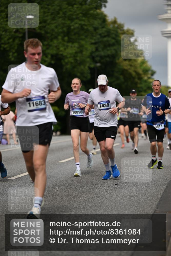 29.06.2025 - hella hamburg halbmarathon Dr. Thomas Lammeyer http://msf.ph/oto/8361984 29.06.2025 10:19:06 Kennedybrücke 1296, 1379, 1524, 1575, 1745, 2281, 2690, 3507, 3509, 3513, 3650, 4492, 4494, 4495, 4641, 5271, 5608, 5739, 5800, 5981, 5986, 6248, 6317, 6710, 7195, 7439, 7809, 7810, 7881, 8237, 8239, 8256, 8275, 8609, 8854, 8892, 9423, 9709, 9911, 9975, 9997, 10589, 10717, 10858, 11271 meine-sportfotos.de