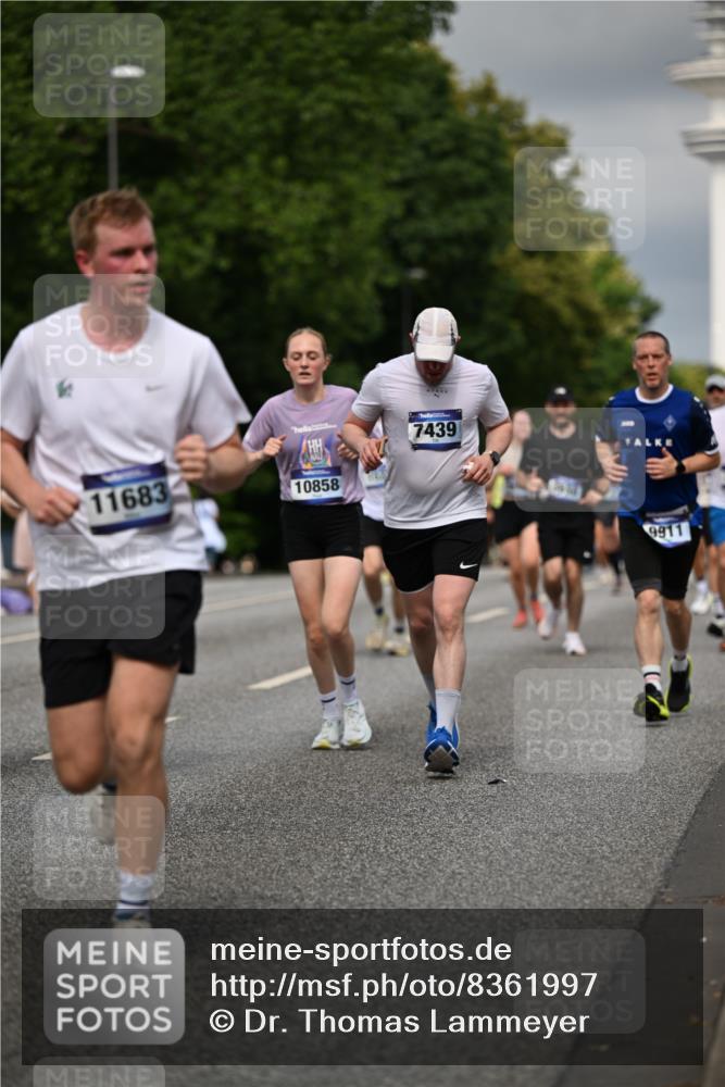 29.06.2025 - hella hamburg halbmarathon Dr. Thomas Lammeyer http://msf.ph/oto/8361997 29.06.2025 10:19:06 Kennedybrücke 1296, 1379, 1524, 1575, 1745, 2281, 2690, 3507, 3509, 3513, 3650, 4492, 4494, 4495, 4641, 5271, 5608, 5739, 5800, 5981, 5986, 6248, 6317, 6710, 7195, 7439, 7809, 7810, 7881, 8237, 8239, 8256, 8275, 8609, 8854, 8892, 9423, 9709, 9911, 9975, 9997, 10589, 10717, 10858, 11271 meine-sportfotos.de