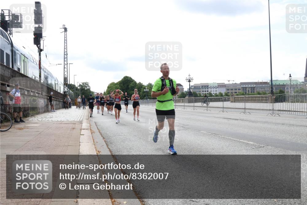 29.06.2025 - hella hamburg halbmarathon Lena Gebhardt http://msf.ph/oto/8362007 29.06.2025 10:14:14 Lombardsbrücke 9845, 1131, 1194, 1406, 1480, 1890, 2494, 3756, 3939, 4001, 4032, 4962, 5670, 5719, 6028, 6083, 6089, 6287, 6366, 6710, 7209, 7442, 7462, 7802, 7840, 7991, 8001, 8057, 8409, 8673, 8892, 9845, 9886, 10224, 10442, 10443, 11441, 11987, 12467, 12938, 13237, 13285, 13788, 14488, 15085, 15482, 15721, 15722, 15840, 16126, 17439, 17985, 18041, 18236, 18239 meine-sportfotos.de