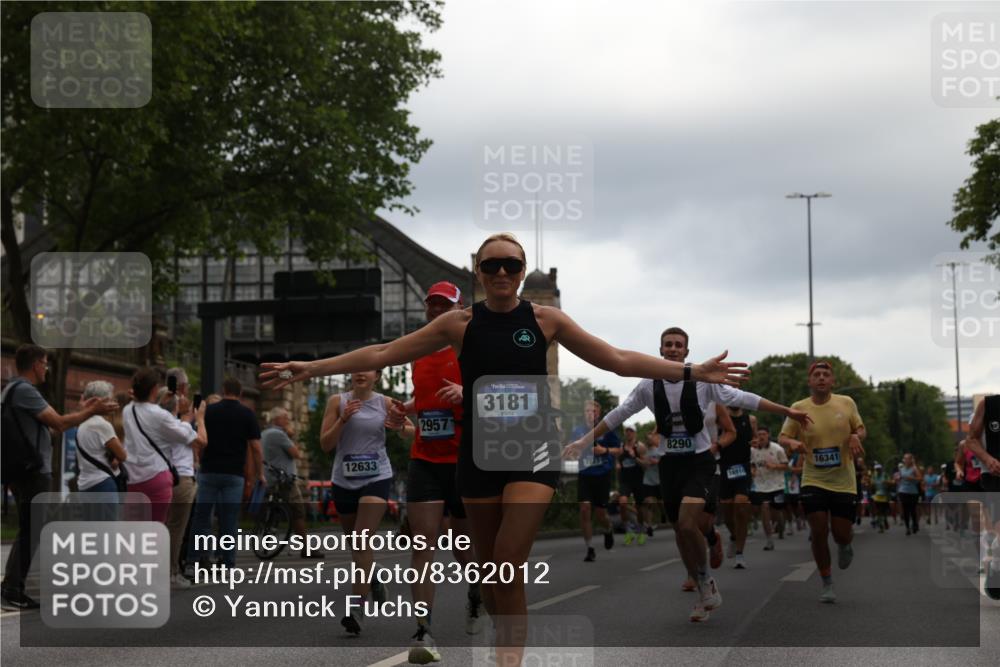 29.06.2025 - hella hamburg halbmarathon Yannick Fuchs http://msf.ph/oto/8362012 29.06.2025 10:53:15 20KM 1285, 2006, 2348, 2584, 2677, 2957, 2978, 3114, 3181, 3279, 3425, 3983, 4088, 4592, 5347, 5633, 5885, 6087, 6202, 6220, 6438, 6997, 7031, 7223, 7287, 7476, 8290, 9655, 10036, 10587, 10759, 10896, 10943, 11935, 11938, 12206, 12261, 12564, 12633, 12736, 12862, 13583, 13761, 14375, 14567, 14732, 14902, 14965, 15232, 15240, 15284, 15824, 16160, 16341, 16563, 16910, 16980, 17017, 17346, 17503, 17630, 18153, 18266, 18327, 18467, 18716, 19015, 19160 meine-sportfotos.de