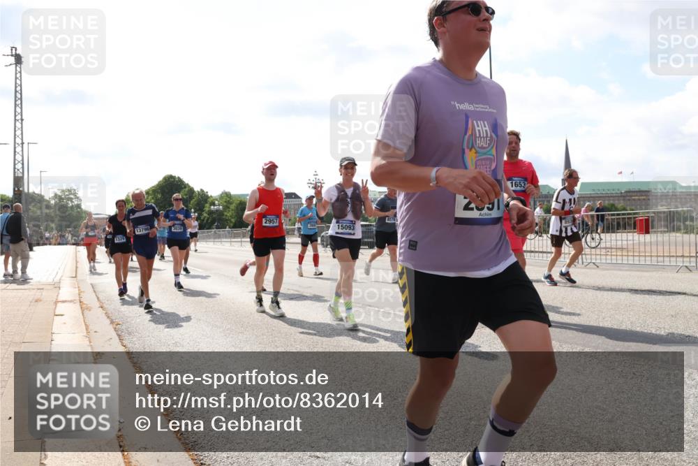 29.06.2025 - hella hamburg halbmarathon Lena Gebhardt http://msf.ph/oto/8362014 29.06.2025 10:01:44 Lombardsbrücke 2957, 13796, 3039, 15093, 1329, 31, 2851, 1653, 1184, 1329, 1364, 1387, 1464, 1653, 1722, 1724, 1729, 1881, 1940, 2006, 2091, 2167, 2591, 2806, 2957, 3039, 3199, 3425, 3663, 4249, 4286, 4319, 4322, 4328, 4370, 4649, 4663, 5547, 5570, 5602, 5603, 5675, 5742, 6087, 6281, 0000, 6302, 6327, 6438, 6591, 6595, 6921, 6924, 7189, 7287, 7846, 8030, 8191, 8392, 8578, 8691, 8822, 8926, 9230, 10177, 10281, 10301, 10576, 10882, 10915, 11043, 11465, 14471, 14660, 14677, 16420 meine-sportfotos.de