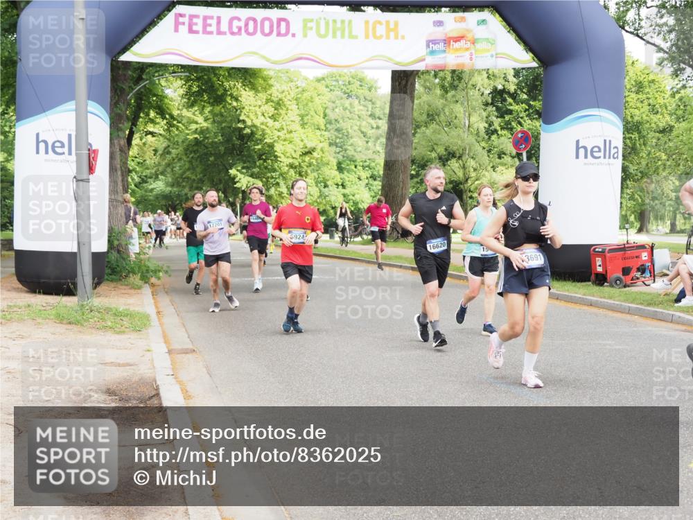 29.06.2025 - hella hamburg halbmarathon MichiJ http://msf.ph/oto/8362025 29.06.2025 10:43:04 Zwischen KM18-KM19 5744, 6759, 6924, 9884, 11870, 13394, 13691, 13750, 14363, 14588, 15407, 16401, 16620, 16786, 17201, 17660, 17993 meine-sportfotos.de
