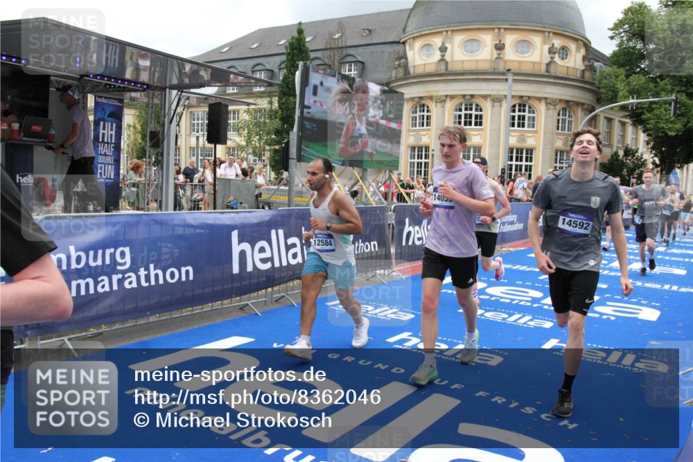 29.06.2025 - hella hamburg halbmarathon Michael Strokosch http://msf.ph/oto/8362046 29.06.2025 10:55:37 Ziel 2982, 3037, 5319, 6591, 8573, 11554, 11568, 12196, 12515, 12544, 12584, 13267, 14036, 14592, 16110, 16334, 16609, 17615 meine-sportfotos.de