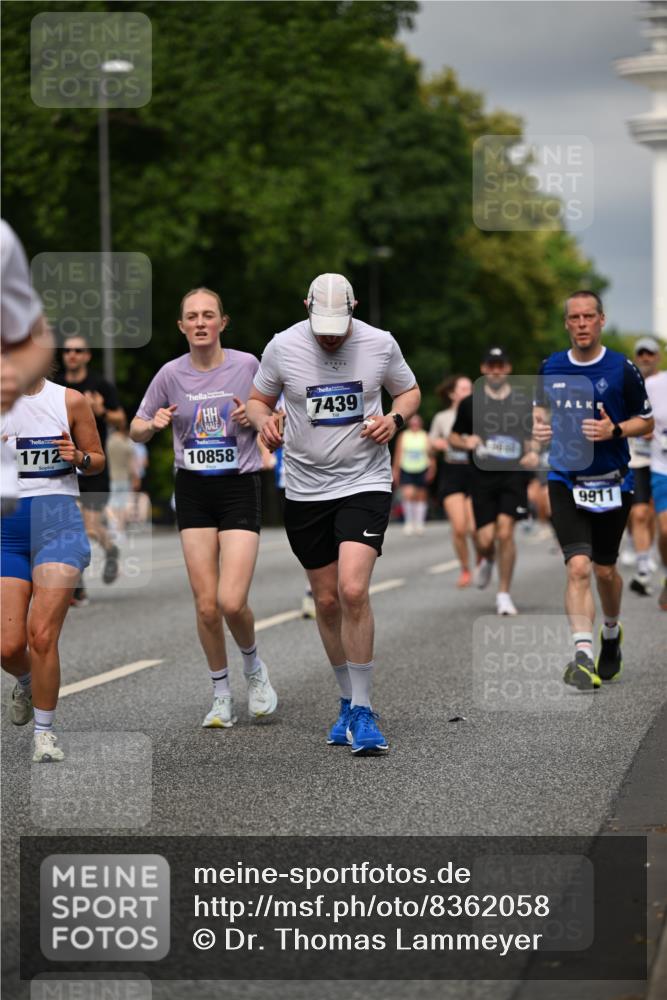 29.06.2025 - hella hamburg halbmarathon Dr. Thomas Lammeyer http://msf.ph/oto/8362058 29.06.2025 10:19:07 Kennedybrücke 1296, 1379, 1524, 1575, 1745, 2281, 2690, 3507, 3509, 3513, 3650, 4492, 4494, 4495, 4641, 5271, 5608, 5739, 5800, 5981, 5986, 6248, 6317, 6710, 7195, 7439, 7452, 7809, 7810, 7881, 8237, 8239, 8256, 8275, 8609, 8854, 9423, 9709, 9911, 9975, 9997, 10589, 10717, 10858, 11271 meine-sportfotos.de