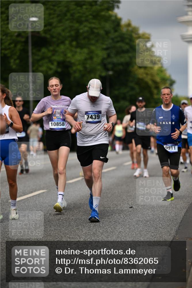 29.06.2025 - hella hamburg halbmarathon Dr. Thomas Lammeyer http://msf.ph/oto/8362065 29.06.2025 10:19:07 Kennedybrücke 1296, 1379, 1524, 1575, 1745, 2281, 2690, 3507, 3509, 3513, 3650, 4492, 4494, 4495, 4641, 5271, 5608, 5739, 5800, 5981, 5986, 6248, 6317, 6710, 7195, 7439, 7452, 7809, 7810, 7881, 8237, 8239, 8256, 8275, 8609, 8854, 9423, 9709, 9911, 9975, 9997, 10589, 10717, 10858, 11271 meine-sportfotos.de