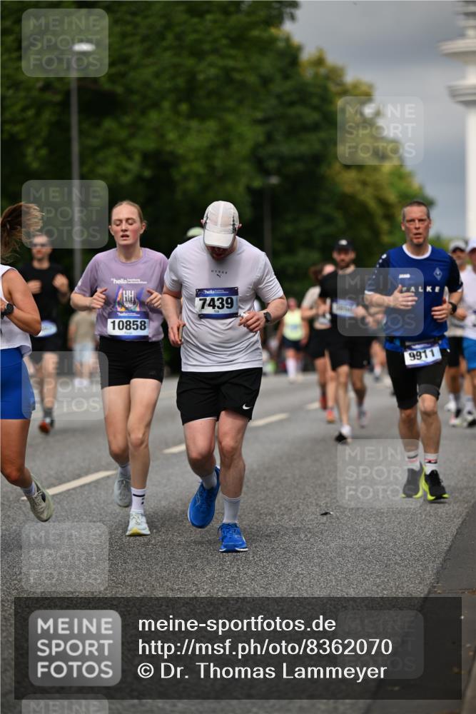 29.06.2025 - hella hamburg halbmarathon Dr. Thomas Lammeyer http://msf.ph/oto/8362070 29.06.2025 10:19:07 Kennedybrücke 1296, 1379, 1524, 1575, 1745, 2281, 2690, 3507, 3509, 3513, 3650, 4492, 4494, 4495, 4641, 5271, 5608, 5739, 5800, 5981, 5986, 6248, 6317, 6710, 7195, 7439, 7452, 7809, 7810, 7881, 8237, 8239, 8256, 8275, 8609, 8854, 9423, 9709, 9911, 9975, 9997, 10589, 10717, 10858, 11271 meine-sportfotos.de