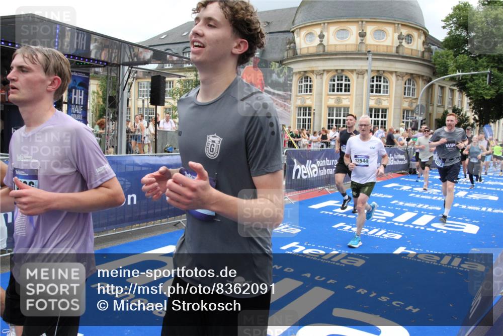 29.06.2025 - hella hamburg halbmarathon Michael Strokosch http://msf.ph/oto/8362091 29.06.2025 10:55:38 Ziel 1120, 2955, 2982, 3037, 8573, 11039, 11554, 11568, 12196, 12515, 12544, 12584, 13267, 14036, 14592, 15896, 16110, 16334, 17615, 18064 meine-sportfotos.de