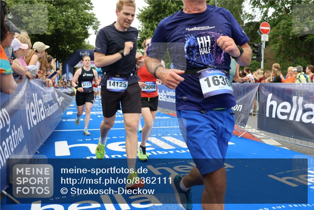 29.06.2025 - hella hamburg halbmarathon Strokosch-Dieckow http://msf.ph/oto/8362111 29.06.2025 10:51:01 Ziel 1366, 1630, 2207, 4077, 4816, 4967, 7369, 8117, 8261, 8508, 8572, 8704, 10215, 10508, 10603, 11551, 12778, 13008, 13687, 14125, 15362, 16285, 17221, 17384, 17823, 18066, 18350 meine-sportfotos.de