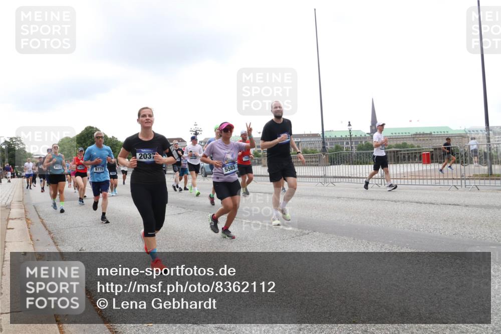 29.06.2025 - hella hamburg halbmarathon Lena Gebhardt http://msf.ph/oto/8362112 29.06.2025 10:48:23 Lombardsbrücke 9921, 13675, 9775, 2037, 5585, 13559, 1142, 1157, 1167, 1174, 1175, 1392, 1584, 1645, 1701, 2037, 2163, 2195, 2197, 2418, 2475, 2627, 2650, 2716, 2756, 2909, 2958, 3224, 3320, 3468, 3504, 3661, 3679, 3933, 4327, 4588, 5585, 5781, 5952, 6143, 7240, 7393, 7394, 7532, 7916, 7947, 7948, 8461, 8521, 8719, 8760, 8774, 8948, 9356, 9775, 9787, 9921, 10059, 10145, 10204, 10777, 10794, 11548, 11742, 11781, 13814, 15715, 16498, 16499, 16701 meine-sportfotos.de