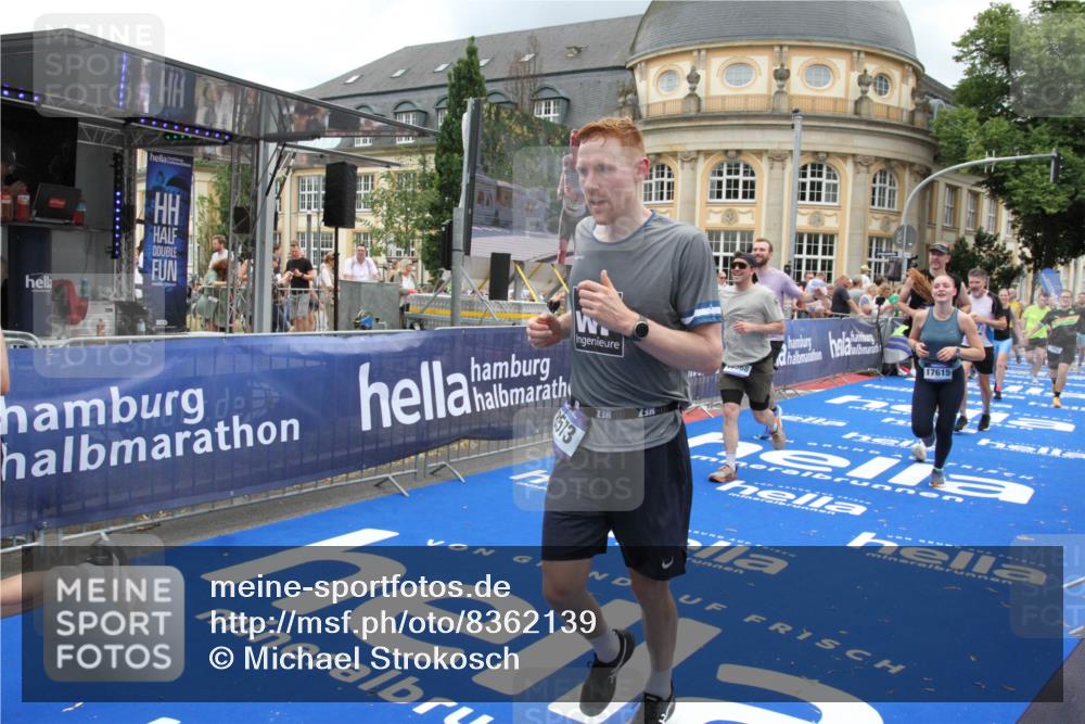 29.06.2025 - hella hamburg halbmarathon Michael Strokosch http://msf.ph/oto/8362139 29.06.2025 10:55:39 Ziel 1120, 2955, 2982, 3037, 4897, 8573, 11039, 11554, 11568, 12196, 12515, 12544, 12584, 13267, 14036, 14592, 15896, 16110, 17615, 18064 meine-sportfotos.de