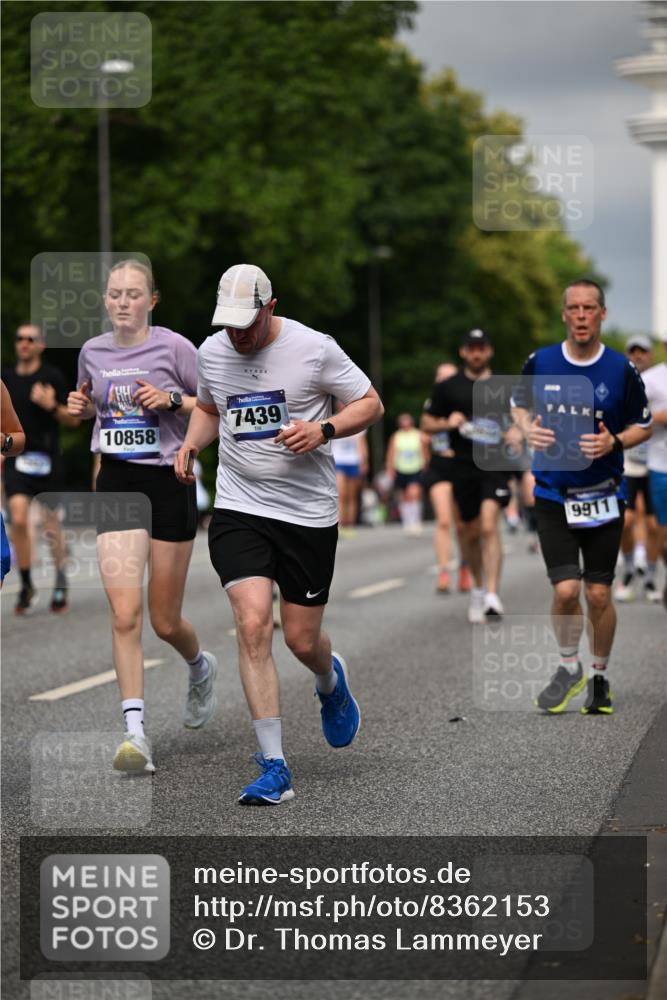 29.06.2025 - hella hamburg halbmarathon Dr. Thomas Lammeyer http://msf.ph/oto/8362153 29.06.2025 10:19:07 Kennedybrücke 1296, 1379, 1524, 1575, 1745, 2281, 2690, 3507, 3509, 3513, 3650, 4492, 4494, 4495, 4641, 5271, 5608, 5739, 5800, 5981, 5986, 6248, 6317, 6710, 7195, 7439, 7452, 7809, 7810, 7881, 8237, 8239, 8256, 8275, 8609, 8854, 9423, 9709, 9911, 9975, 9997, 10589, 10717, 10858, 11271 meine-sportfotos.de