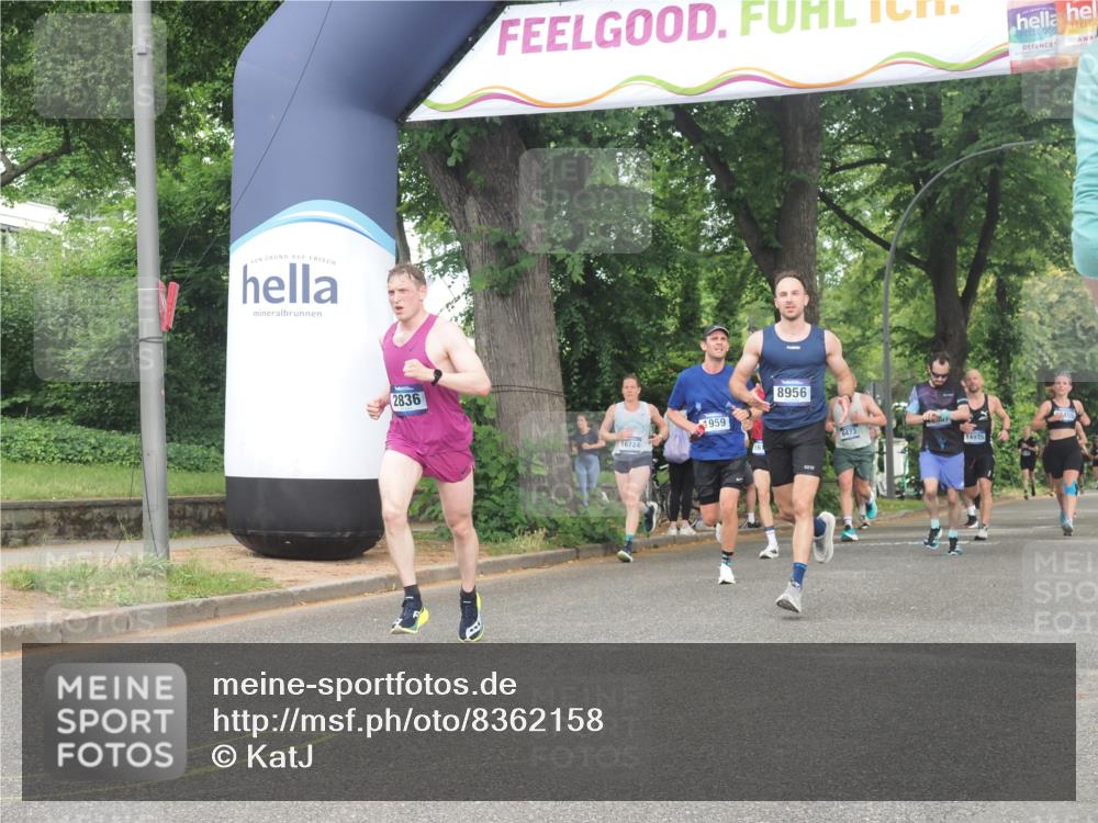 29.06.2025 - hella hamburg halbmarathon KatJ http://msf.ph/oto/8362158 29.06.2025 10:22:38 Zwischen KM18-KM19 1910, 1959, 2836, 4602 meine-sportfotos.de