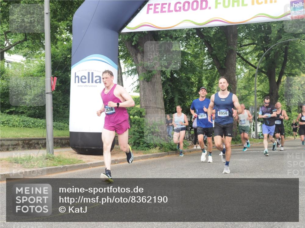 29.06.2025 - hella hamburg halbmarathon KatJ http://msf.ph/oto/8362190 29.06.2025 10:22:38 Zwischen KM18-KM19 1910, 1959, 2836, 4602 meine-sportfotos.de
