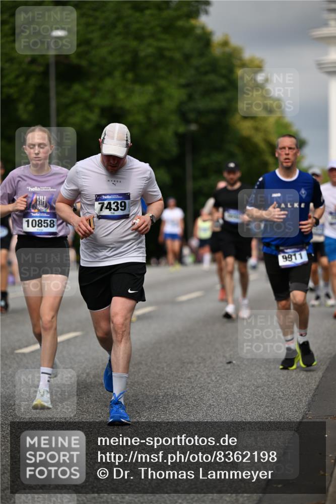 29.06.2025 - hella hamburg halbmarathon Dr. Thomas Lammeyer http://msf.ph/oto/8362198 29.06.2025 10:19:08 Kennedybrücke 1296, 1379, 1524, 1575, 1745, 2281, 2690, 3507, 3509, 3513, 3650, 4492, 4494, 4495, 4641, 5271, 5608, 5739, 5800, 5981, 5986, 6248, 6287, 6317, 6710, 7439, 7452, 7809, 7810, 8237, 8239, 8256, 8275, 8609, 8854, 9423, 9911, 9975, 9997, 10589, 10717, 10775, 10858, 11271 meine-sportfotos.de