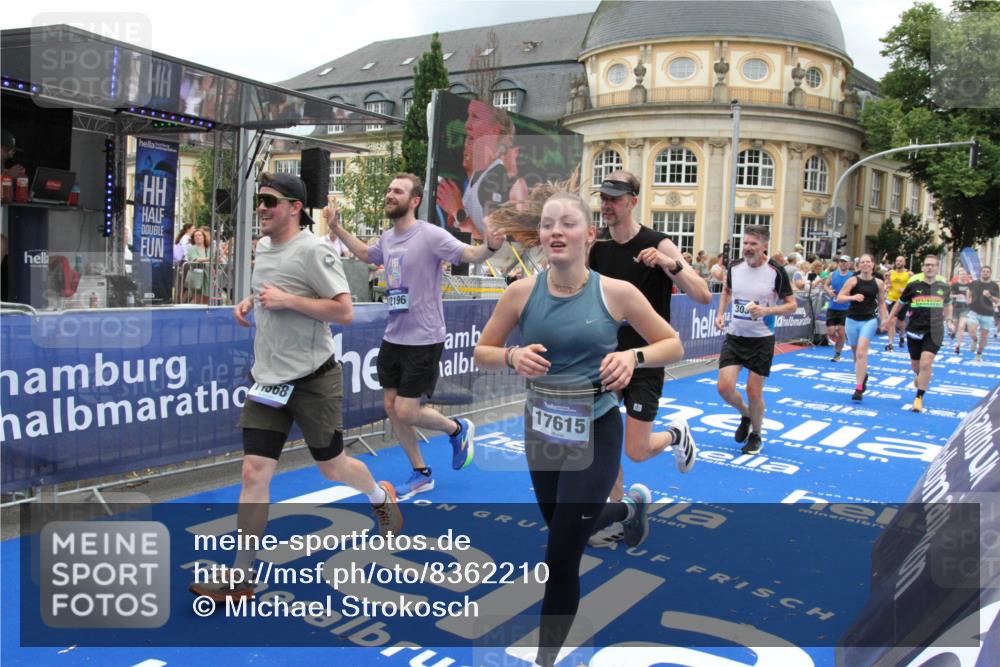 29.06.2025 - hella hamburg halbmarathon Michael Strokosch http://msf.ph/oto/8362210 29.06.2025 10:55:41 Ziel 1120, 1143, 1834, 2955, 2982, 3037, 4897, 8255, 8573, 8618, 10212, 11039, 11554, 11568, 12196, 12515, 12544, 14909, 15896, 16110, 17615, 18064 meine-sportfotos.de
